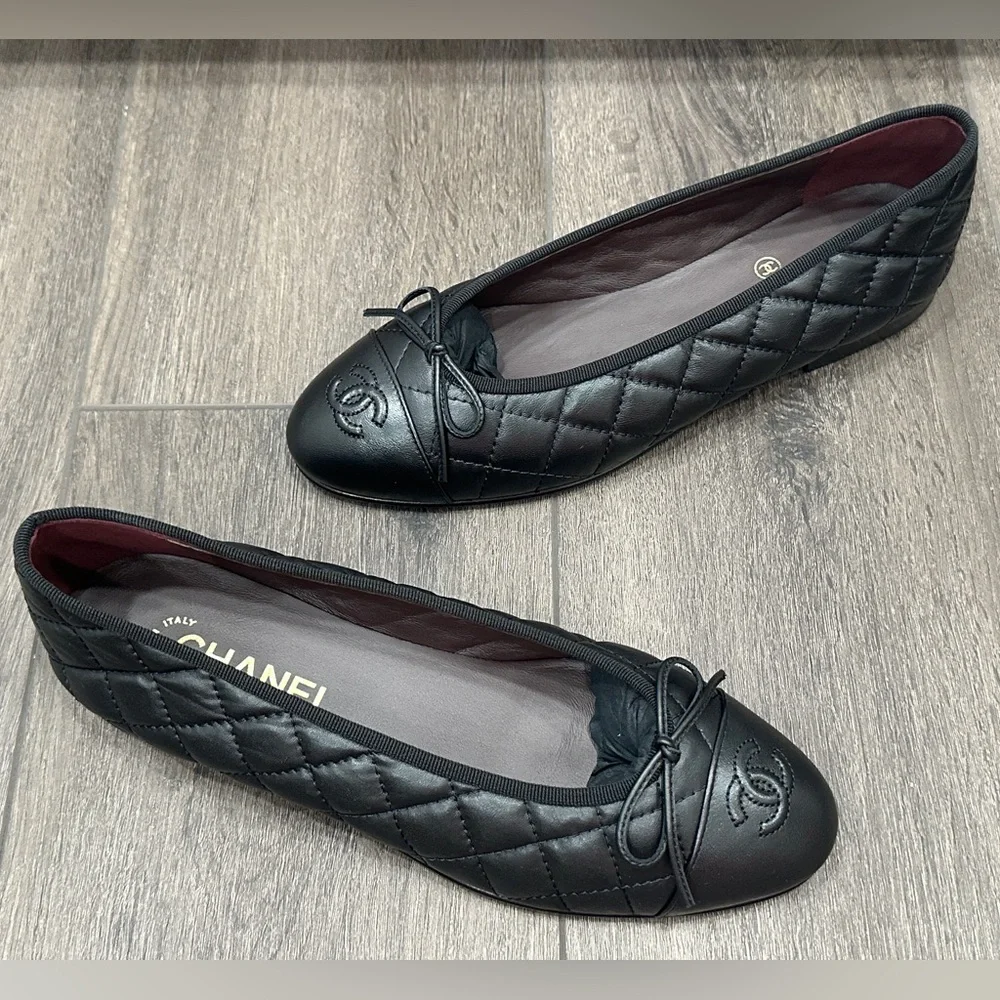 CHANEL | Shoes | 224 Chanel Black Quilted Leather Ballet Flats